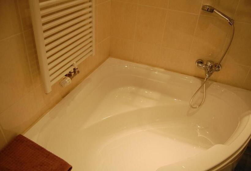 غرفة قياسية رباعية, Schillers Stadthaus