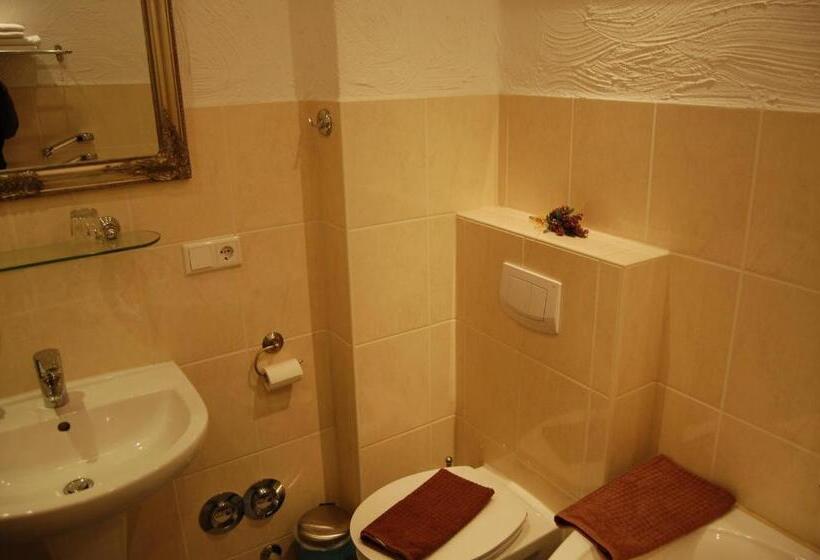 غرفة قياسية رباعية, Schillers Stadthaus