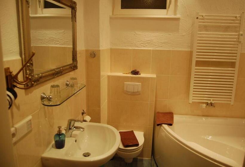 غرفة قياسية رباعية, Schillers Stadthaus