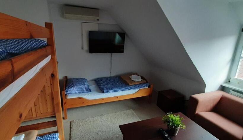 شقة غرفتين, Schillers Stadthaus