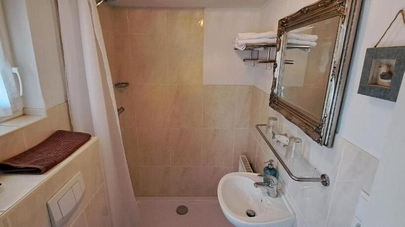 غرفة أساسية, Schillers Stadthaus