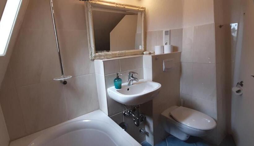 غرفة عائلية, Schillers Stadthaus