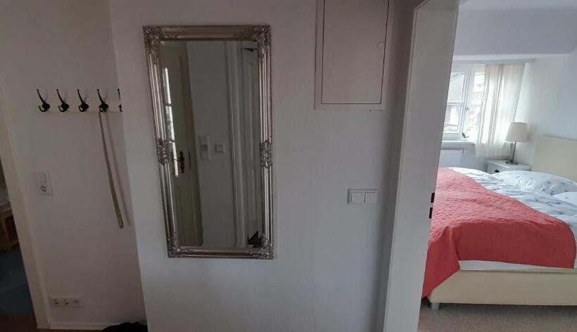 غرفة عائلية, Schillers Stadthaus