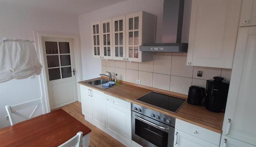 غرفة عائلية, Schillers Stadthaus