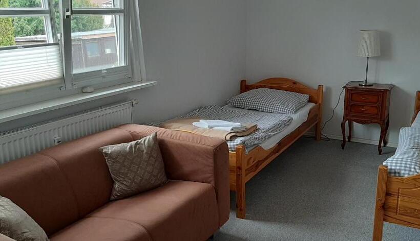 غرفة عائلية, Schillers Stadthaus