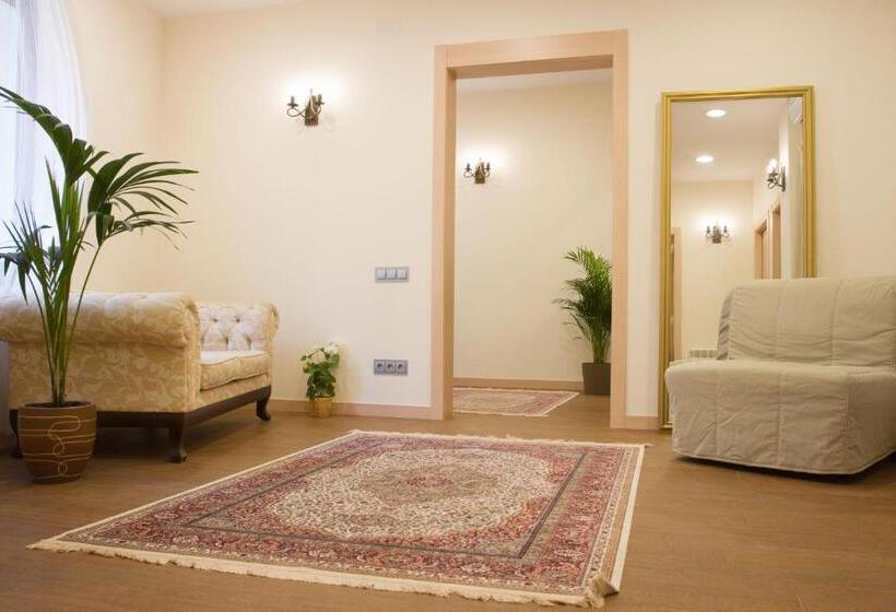 Номер Стандарт Индивидуальный Совместная Ванная, Hostal Excellence