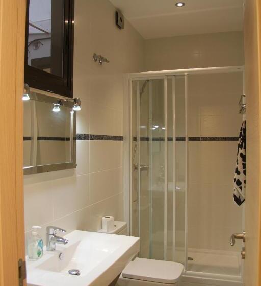 Номер Стандарт Индивидуальный Совместная Ванная, Hostal Excellence
