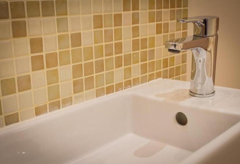 Номер Стандарт Индивидуальный Совместная Ванная, Hostal Excellence