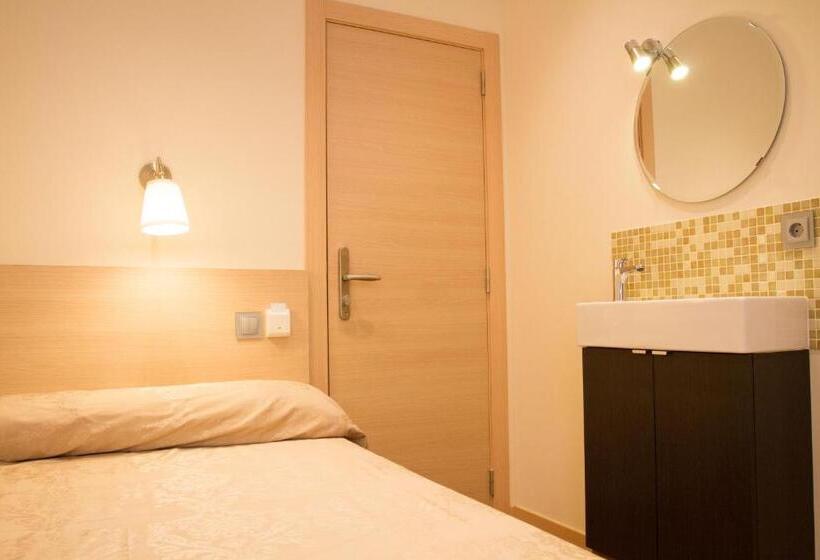 Номер Стандарт Индивидуальный Совместная Ванная, Hostal Excellence