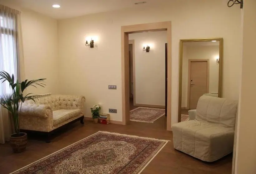 Camera Standard, Hostal Excellence