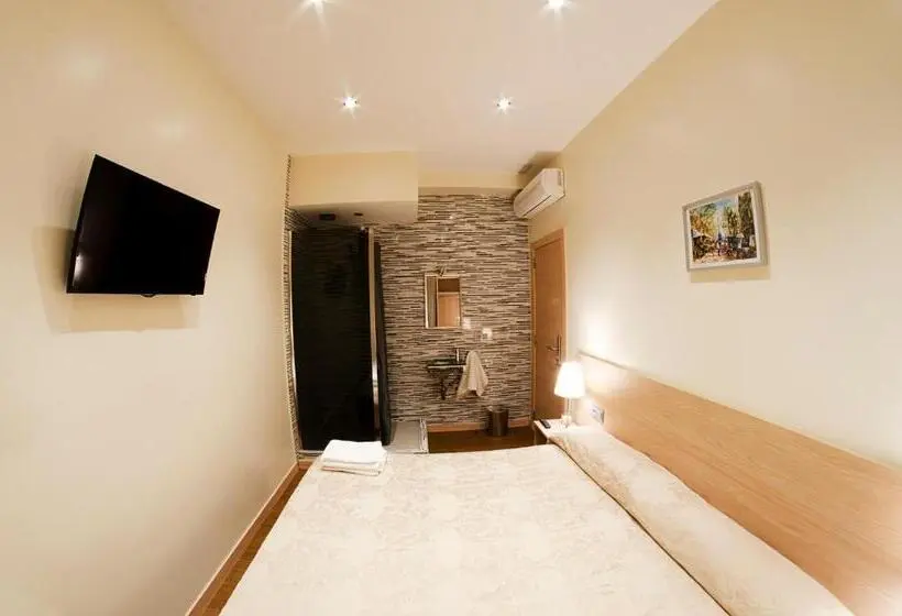 Camera Standard, Hostal Excellence
