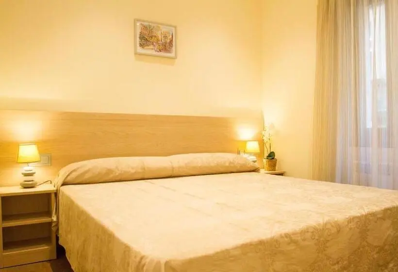 Camera Standard, Hostal Excellence