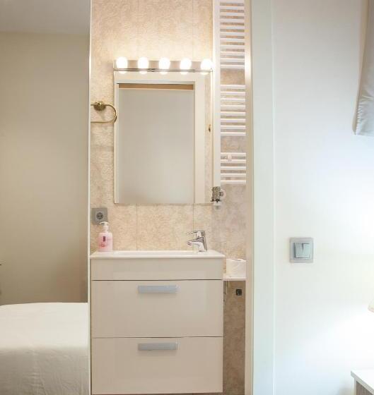 Четырехместный Номер Стандарт, Hostal Excellence