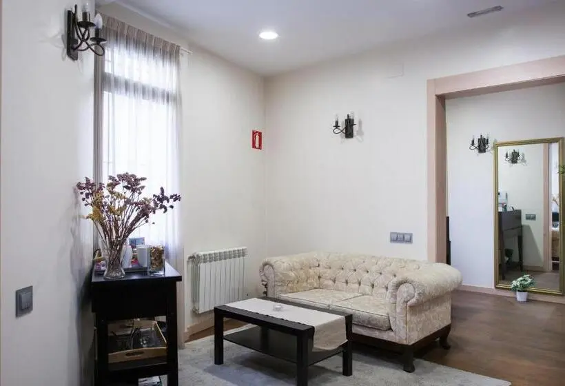 Camera Quadrupla Standard, Hostal Excellence
