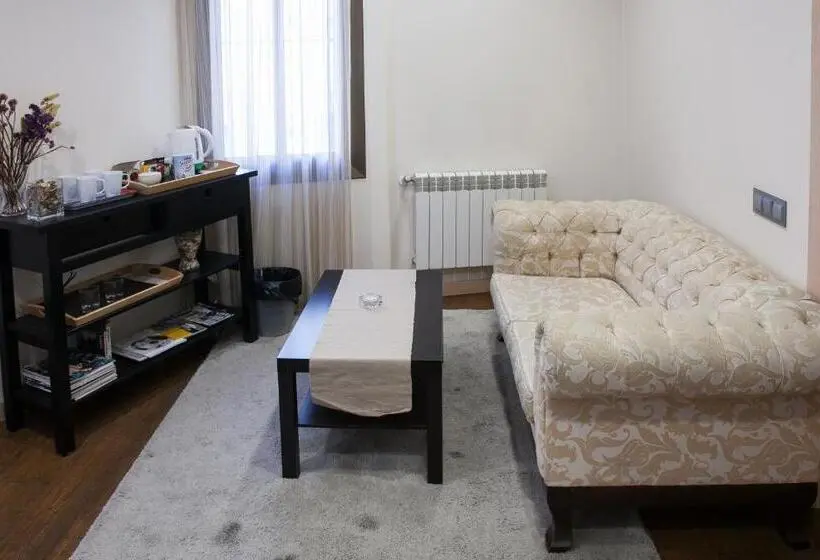 Camera Quadrupla Standard, Hostal Excellence