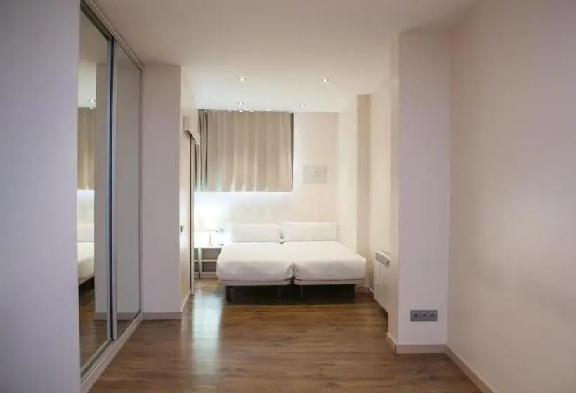 Camera Quadrupla Standard, Hostal Excellence