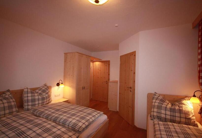 غرفة قياسية ثلاثية مزودة بشرفة, Landgasthof Kirchenwirt