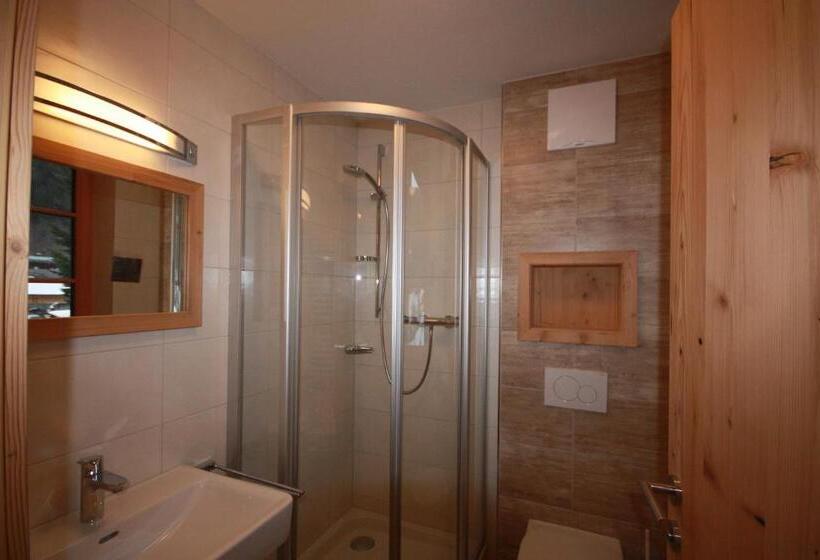 غرفة قياسية رباعية مزودة بشُرفة, Landgasthof Kirchenwirt