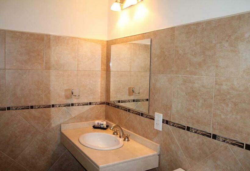Quarto Triplo Estandar, Las Azaleas