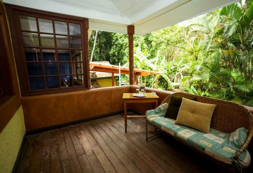 جناح سرير كينج, Casa De Piedra Escazú