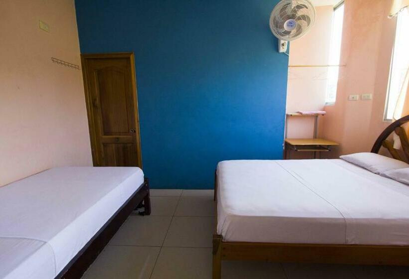 غرفة قياسية ثلاثية, Hostal Alcazaba