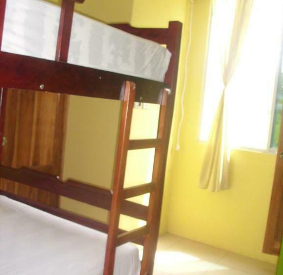 غرفة قياسية ثلاثية, Hostal Alcazaba