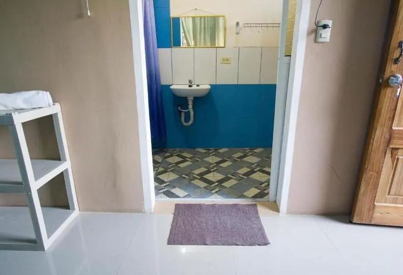 اتاق استاندارد چهار تخته, Hostal Alcazaba