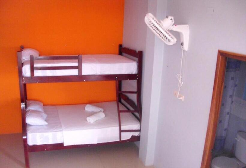 غرفة قياسية رباعية, Hostal Alcazaba