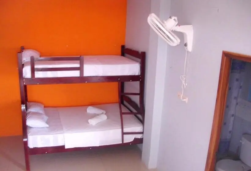 اتاق استاندارد چهار تخته, Hostal Alcazaba