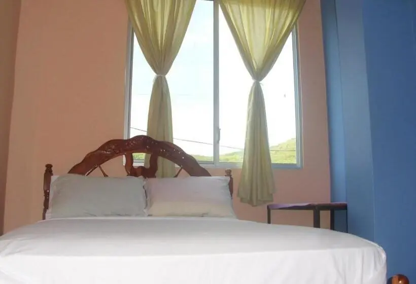 اتاق استاندارد با چشم‌انداز دریا, Hostal Alcazaba