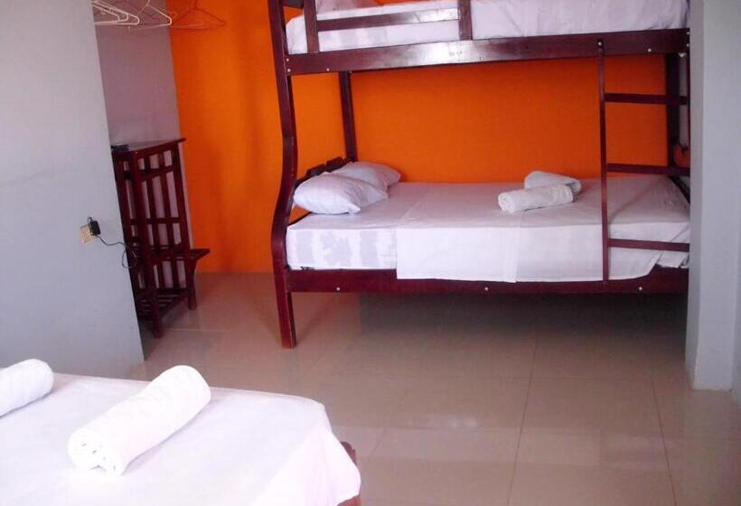 غرفة عائلية, Hostal Alcazaba