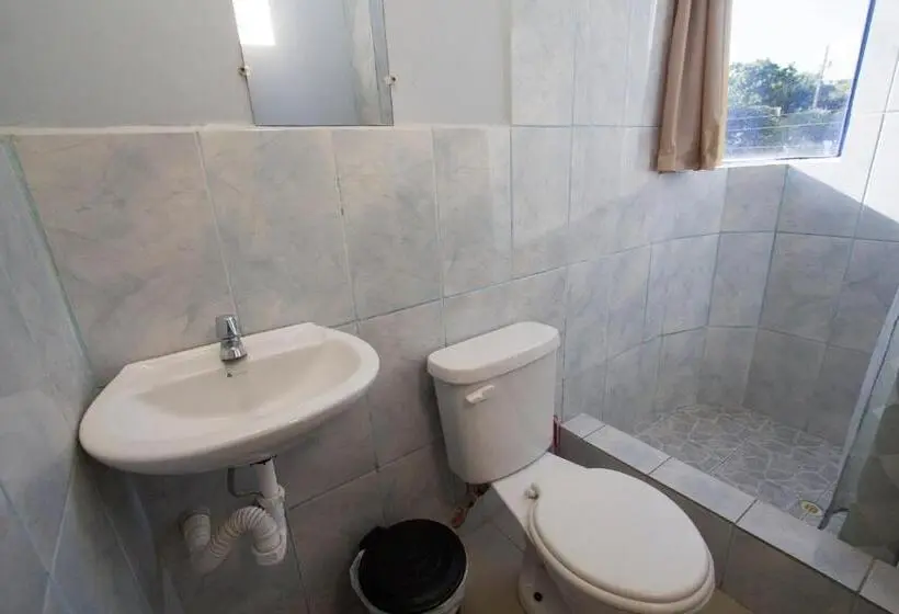 اتاق استاندارد یک نفره, Hostal Alcazaba