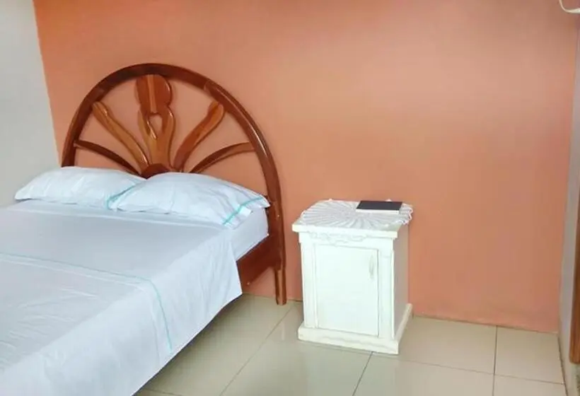 اتاق استاندارد یک نفره, Hostal Alcazaba