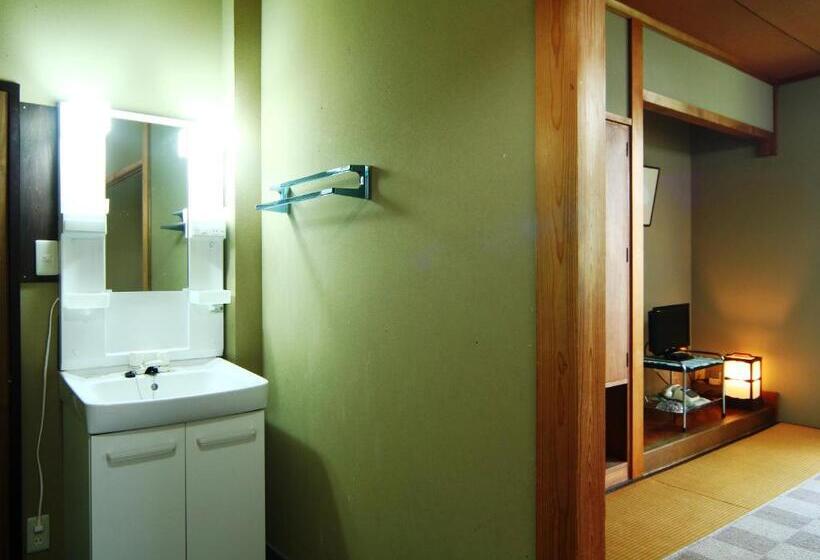 חדר סטנדרט לארבעה, Mumon