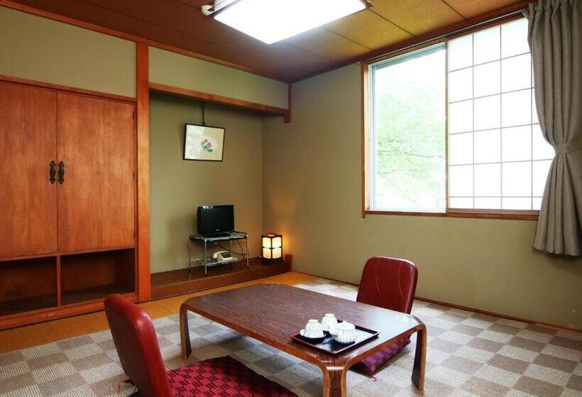 חדר סטנדרט לארבעה, Mumon