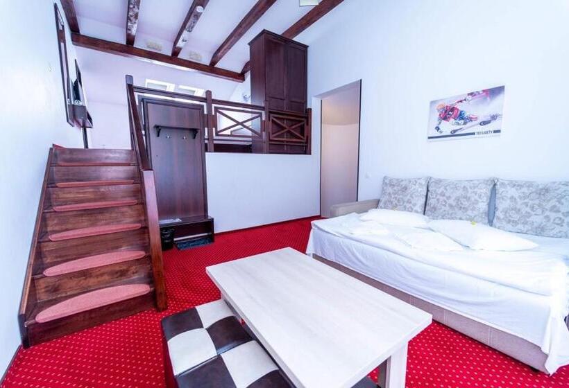 جناح دوبلكس, Pensiunea Campionilor