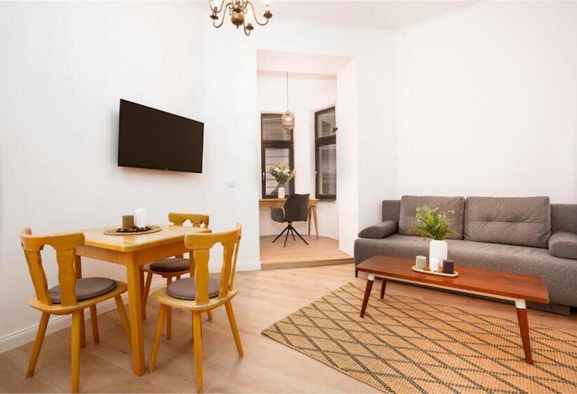 شقة غرفة واحدة, Hirschenhof Apartments