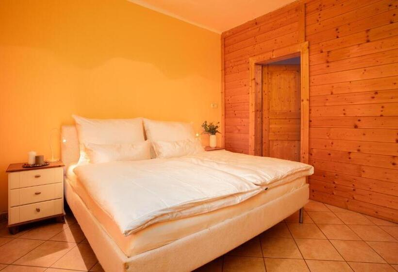 إستوديو قياسى, Hirschenhof Apartments