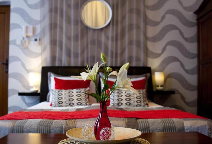 شقة غرفة واحدة, La Pergola & Prestige Panzió