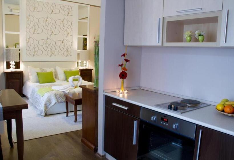 شقة غرفة واحدة, La Pergola & Prestige Panzió