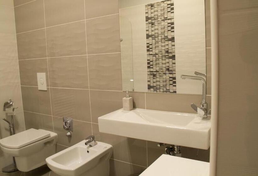 جناح, La Pergola & Prestige Panzió