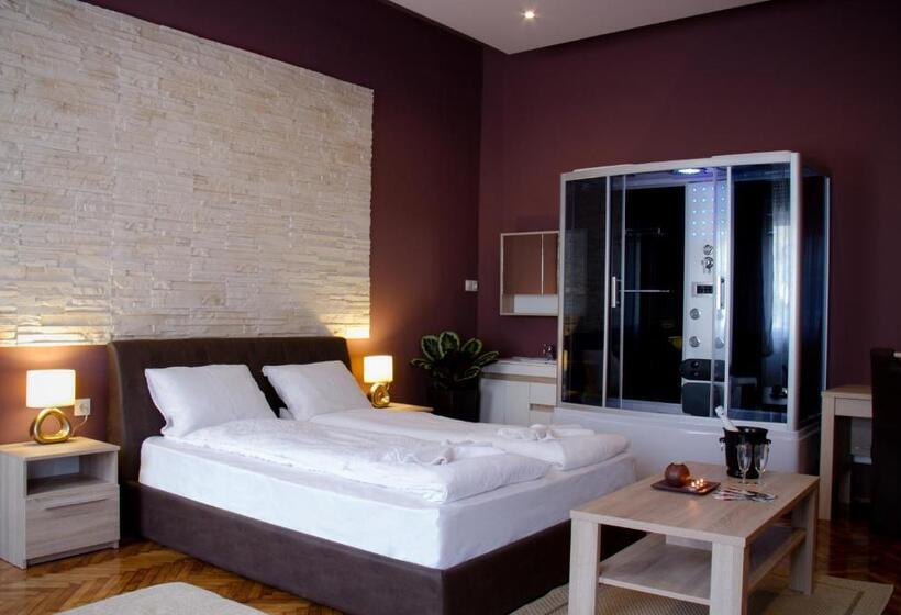 جناح, La Pergola & Prestige Panzió