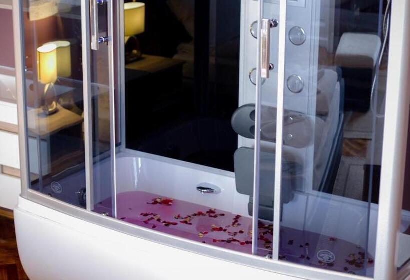 جناح, La Pergola & Prestige Panzió