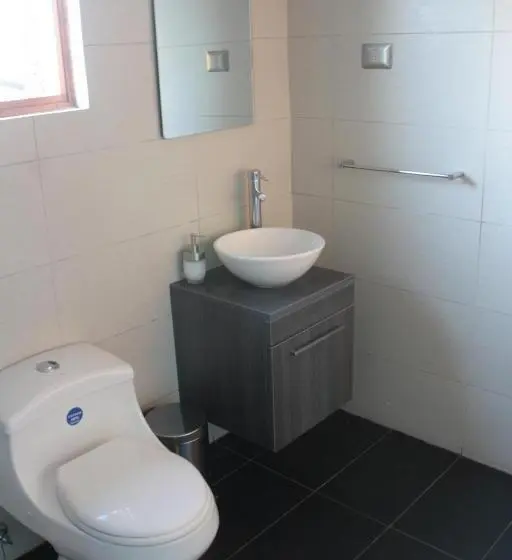 اتاق استاندارد با سرویس بهداشتی مشترک, Hostal Buró