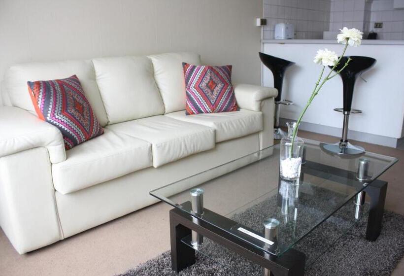 شقة غرفة واحدة, Hostal Buró