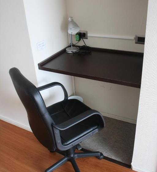 شقة غرفة واحدة, Hostal Buró