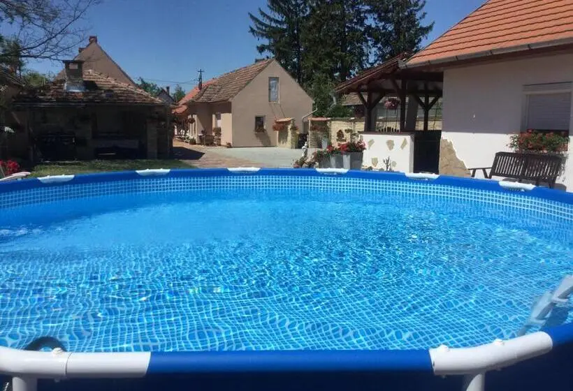 Huoneisto 2 Makuuhuonetta, Jarmila Vendégház