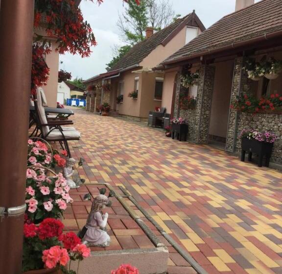 Апартаменты 2 Спальни, Jarmila Vendégház