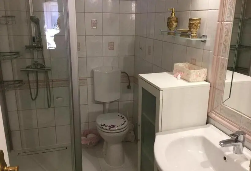 Huoneisto 1 Makuuhuone, Jarmila Vendégház