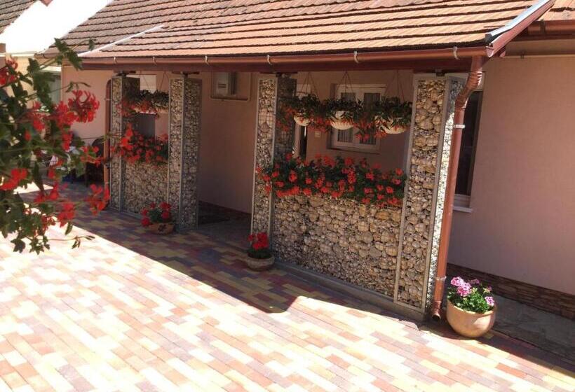 Апартаменты 1 Спальня, Jarmila Vendégház